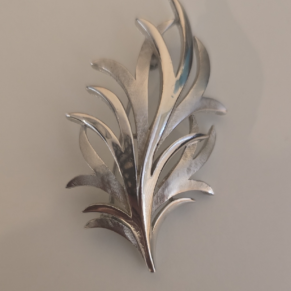 Elegant Silver Leaf Brooch